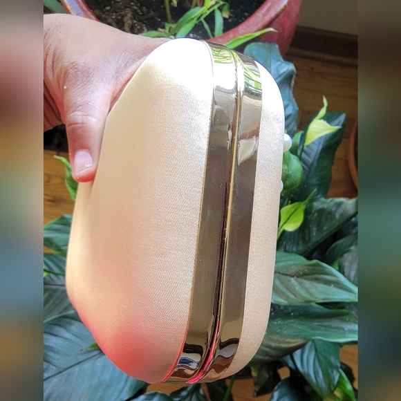 Floral Kisslock Embellished Golden Apricot Clutch/ Crossbody. NWOT. - Picture 5 of 9